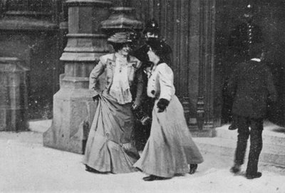 Sufragistas rechazadas, ilustración de un artículo titulado La Reunión del Parlamento publicado en The Graphic, 27 de octubre de 1906 de English Photographer